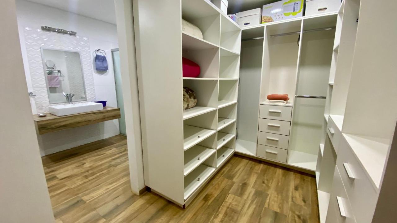Moderna Y Unica Casa Independiente Con Jardin Y Estacionamiento Ciudad del Este Kültér fotó