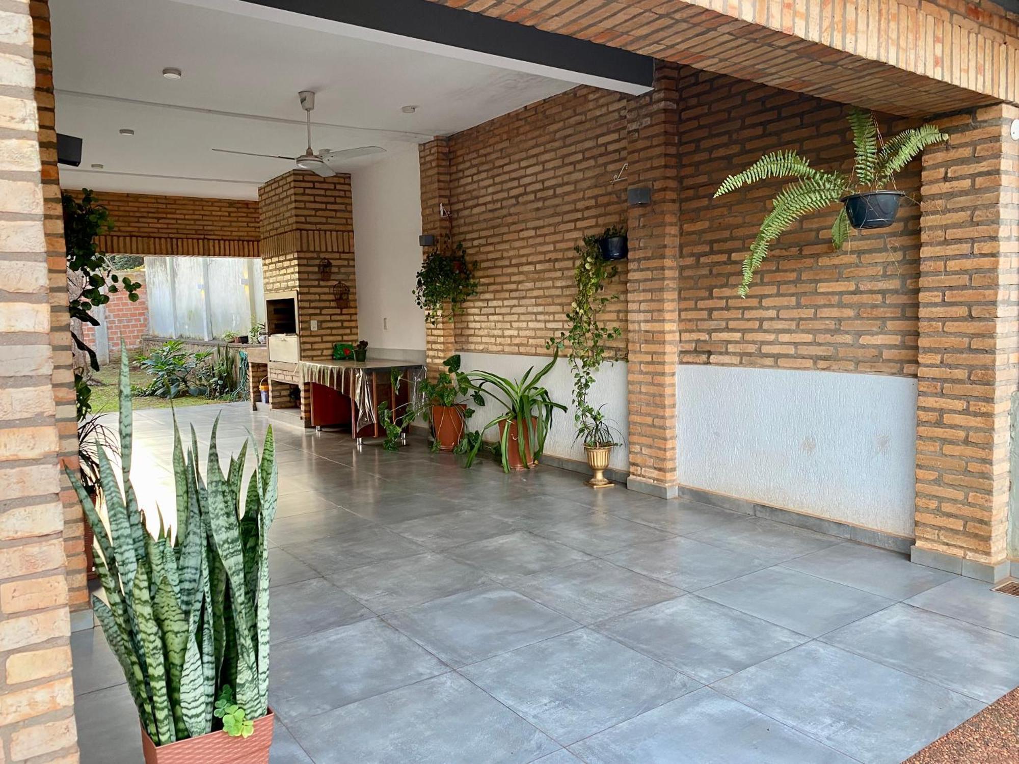 Moderna Y Unica Casa Independiente Con Jardin Y Estacionamiento Ciudad del Este Kültér fotó